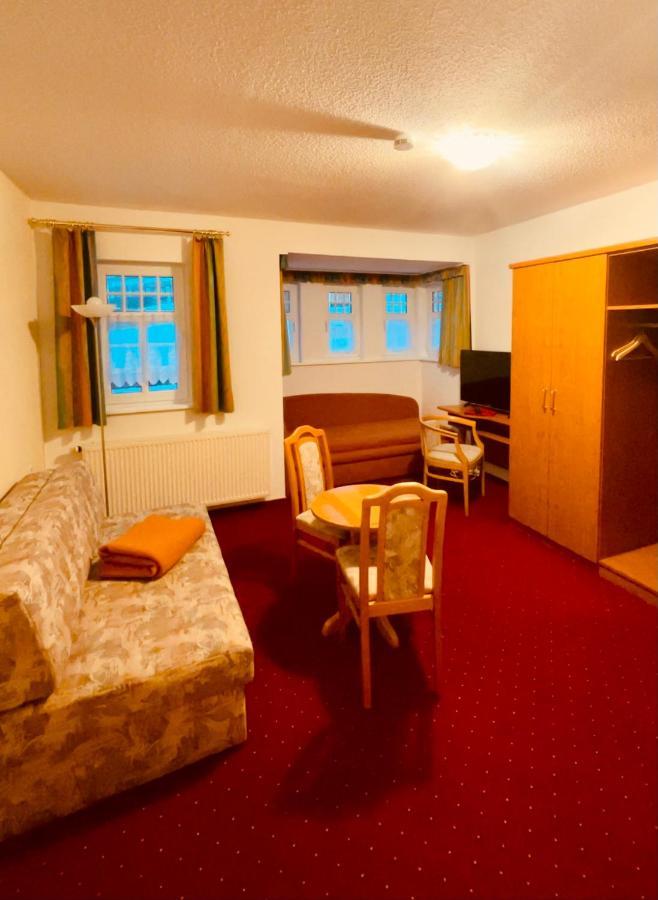 Gaststaette & Pension Waldschloesschen Oberhof  Exterior foto