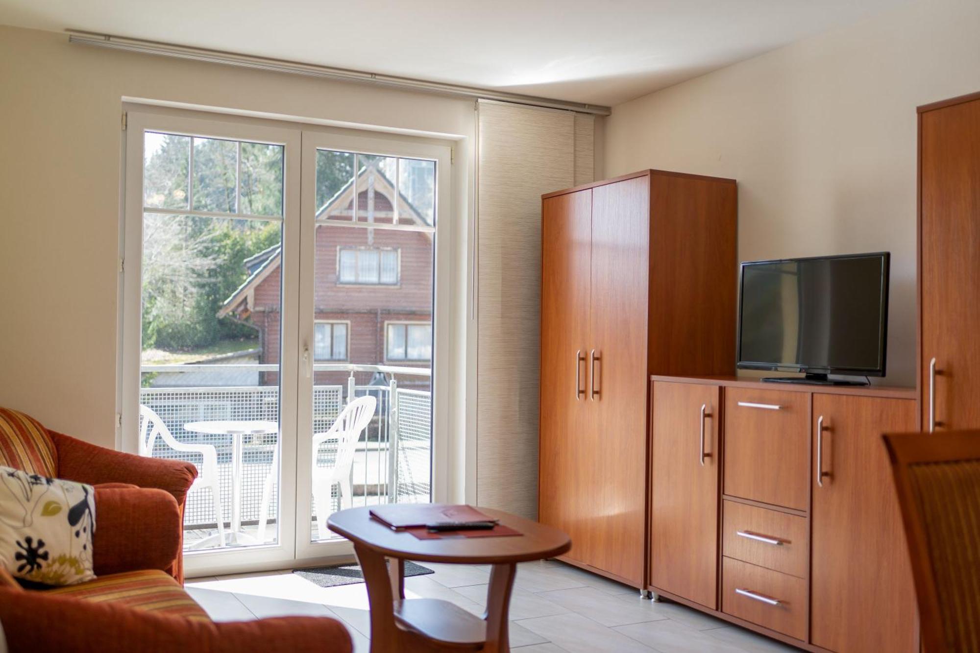 Gaststaette & Pension Waldschloesschen Oberhof  Exterior foto